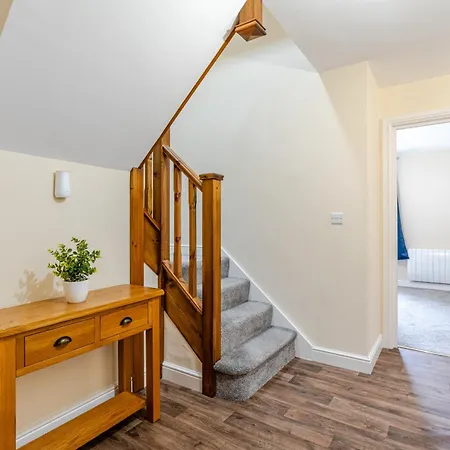 Daire John Dalton House *